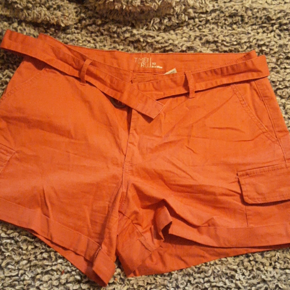 Shorts with belt